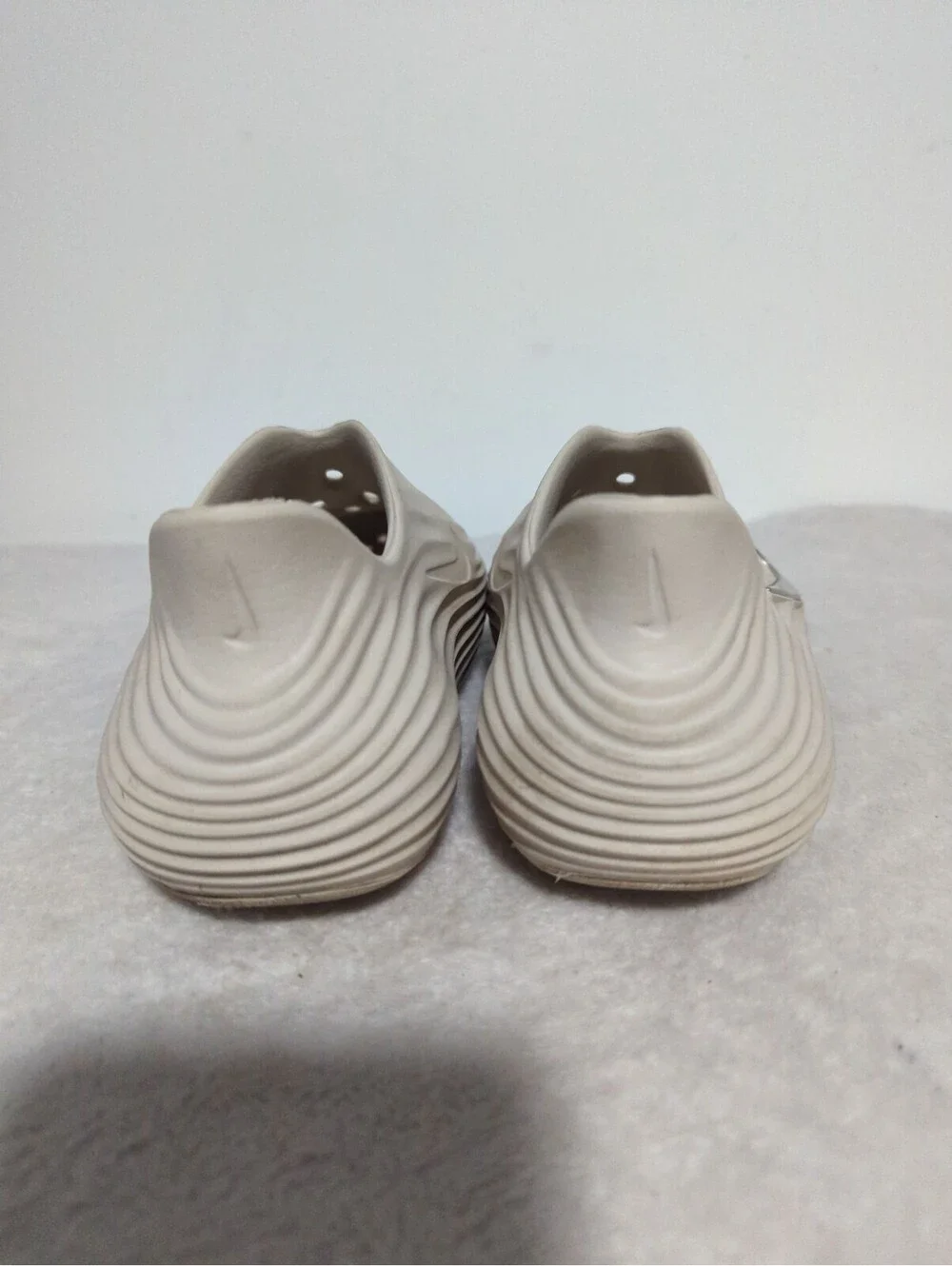 Nike ReactX Rejuven8 Kids Size 3Y Beige Foam Slip On Shoes